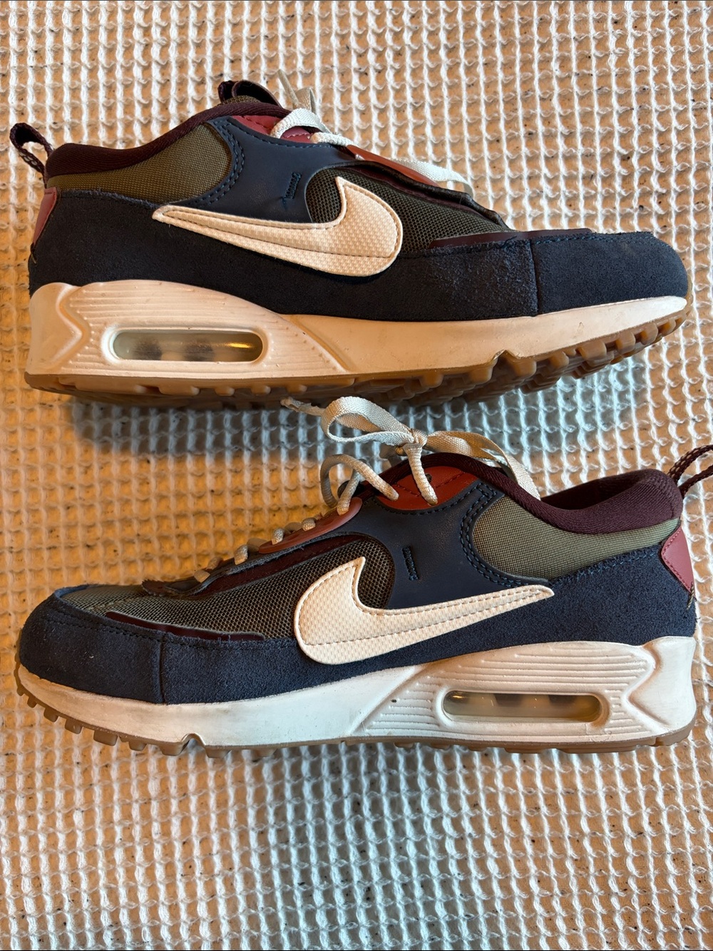 Nike Low-Top Sneakers in Navy, Olive & Burgundy